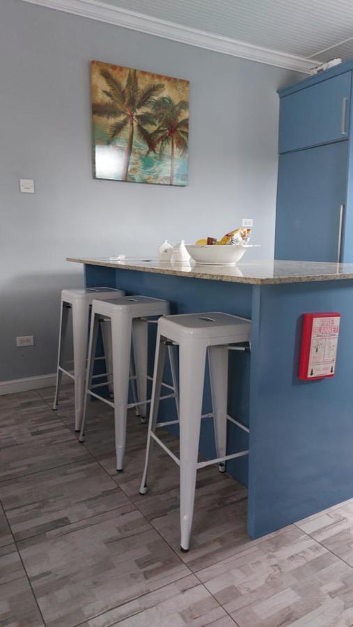 Carmen Apartment Бриджтаун Екстер'єр фото