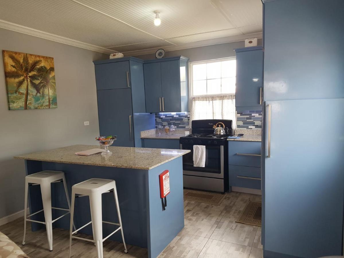 Carmen Apartment Бриджтаун Екстер'єр фото