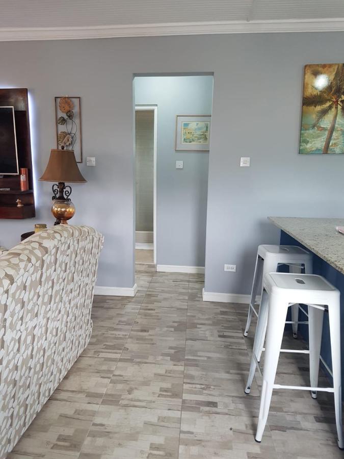 Carmen Apartment Бриджтаун Екстер'єр фото